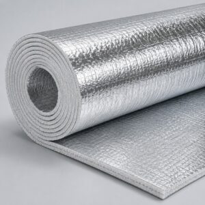 Rollo de aislante reflectivo ISO GAP WRAP 1/2 con núcleo de espuma XLPE y recubrimiento de aluminio de alta reflectividad para aislamiento térmico en techos, muros, naves industriales y sistemas HVAC.